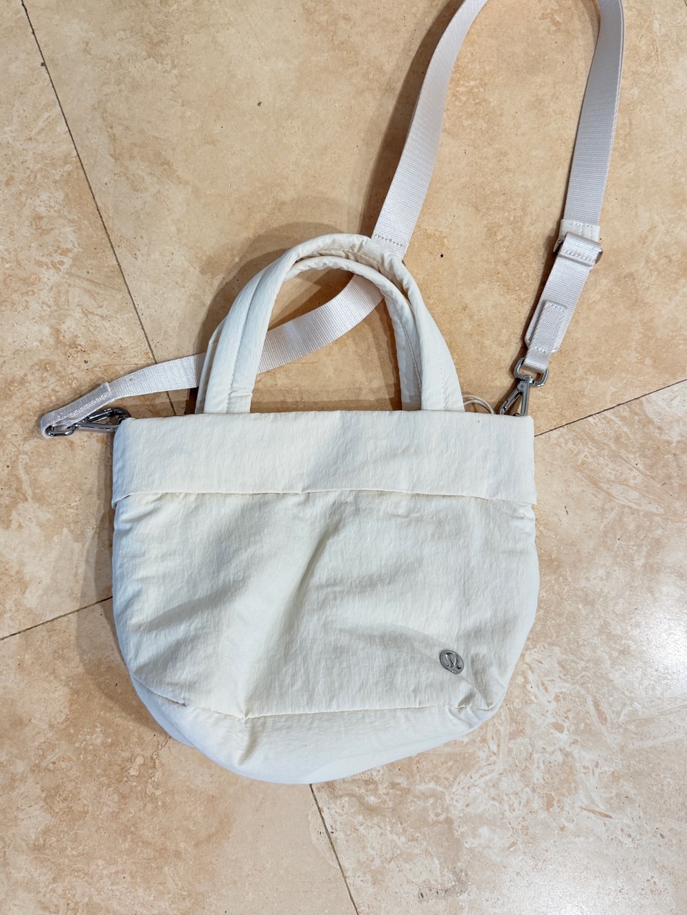 Lululemon athletica bag cream